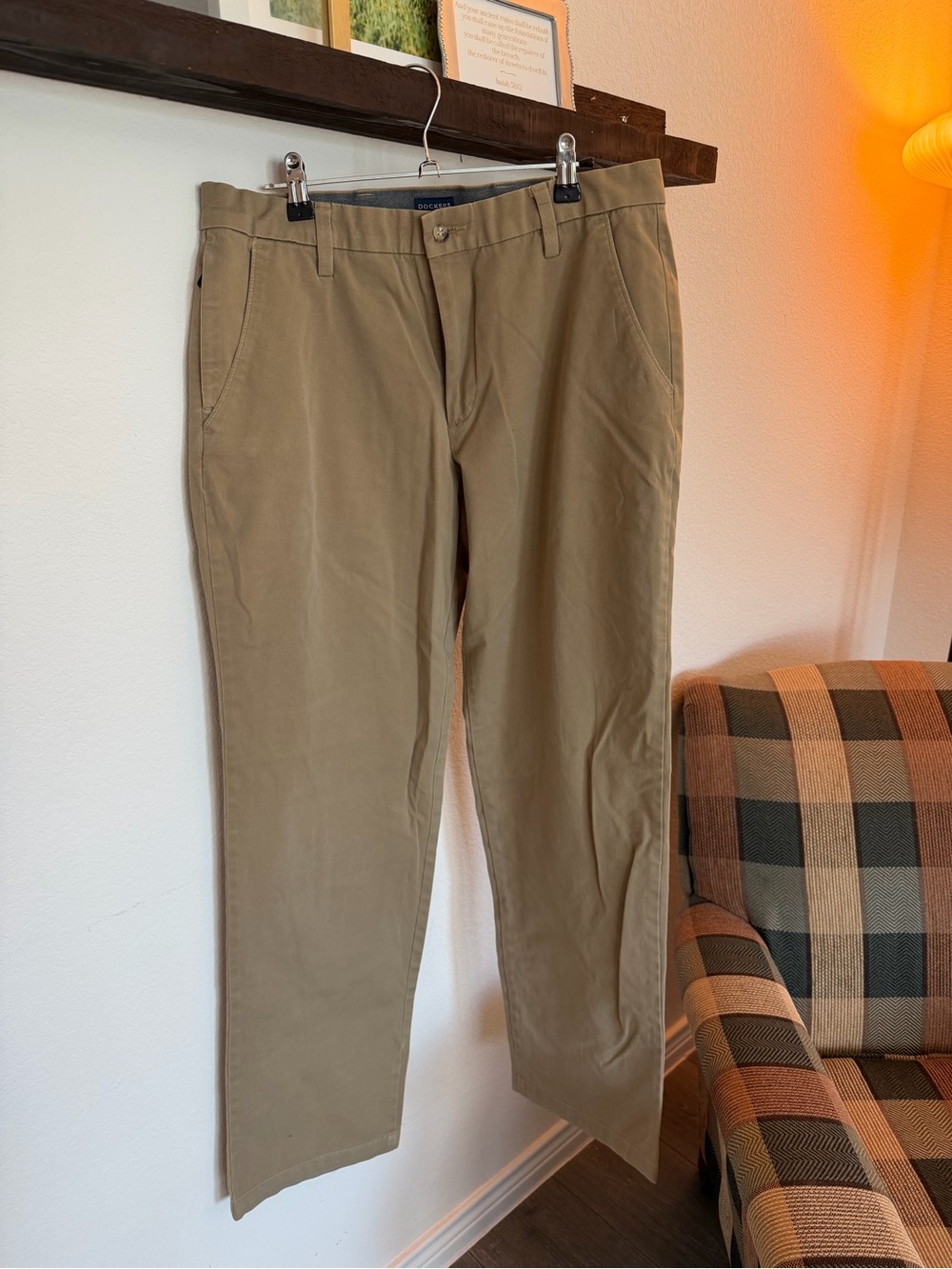 Dockers Men's Chinos in Khaki Tan